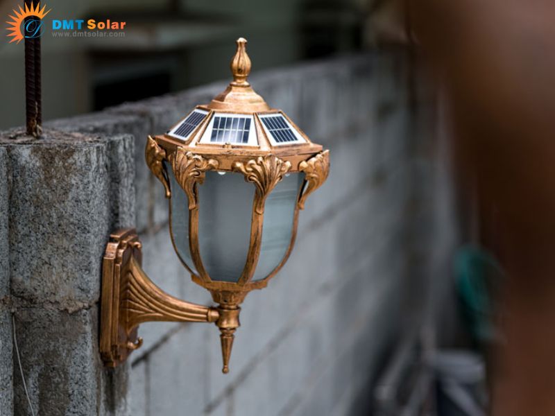 đèn treo tường năng lượng mặt trời
