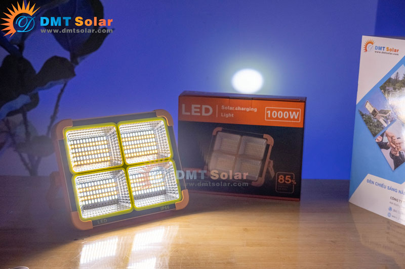 Đèn sạc tự sáng khi cúp điện năng lượng mặt trời