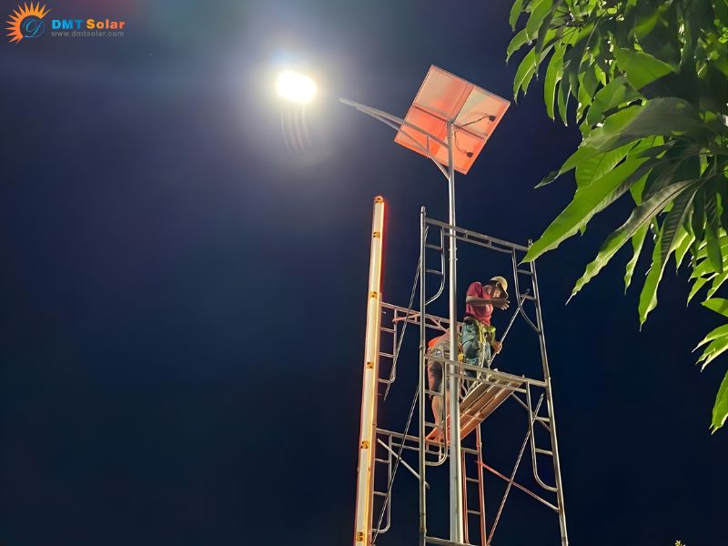 lắp đặt đèn đường năng lượng mặt trời 80w