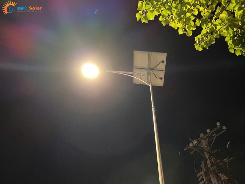 thi công đèn đường năng lượng mặt trời 80W