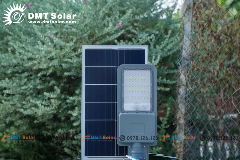 Đèn đường năng lượng mặt trời 300W mẫu mới D-300FT