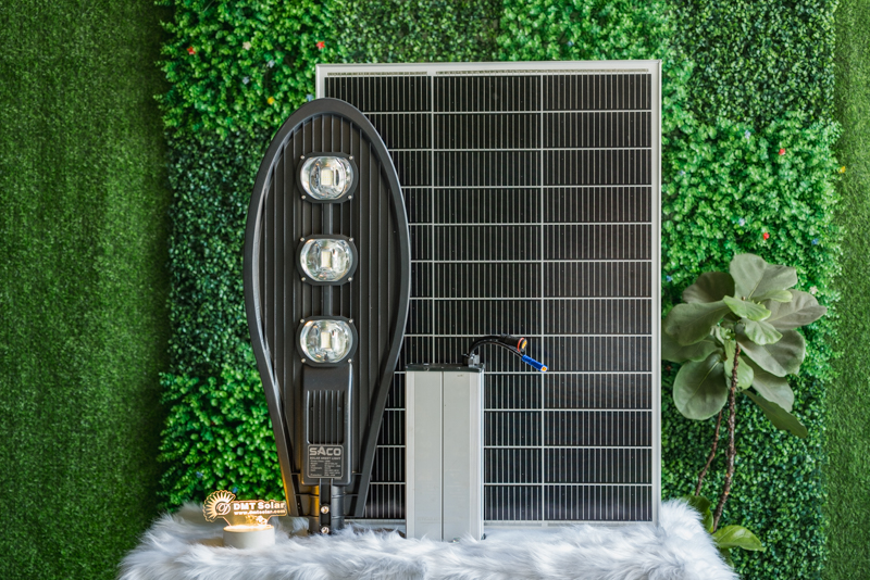Đèn đường chiếc lá 150w năng lương mặt trời