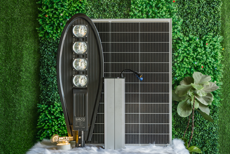 Bộ đ&egrave;n đường chiếc l&aacute; 200w năng lượng mặt trời
