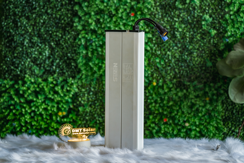 Bộ lưu điện rời đ&egrave;n đường năng lượng mặt trời 200W