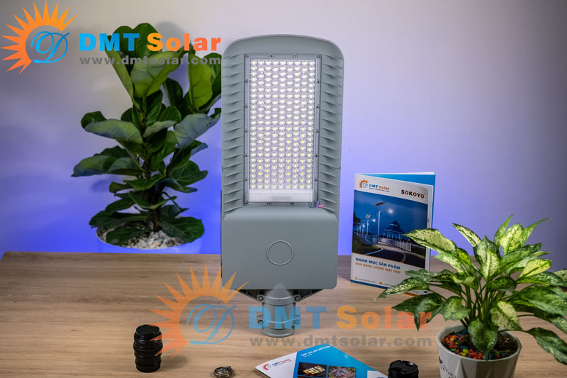 Đèn đường năng lượng mặt trời 600W