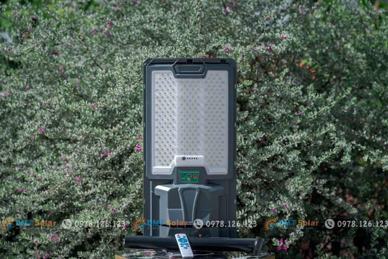 Đ&egrave;n năng lượng mặt trời liền thể 600w