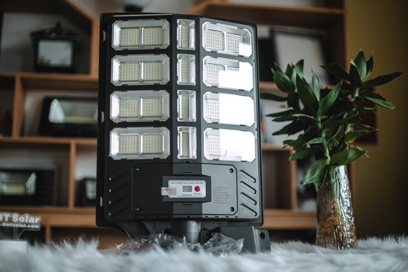 Đèn năng lượng mặt trời 400w