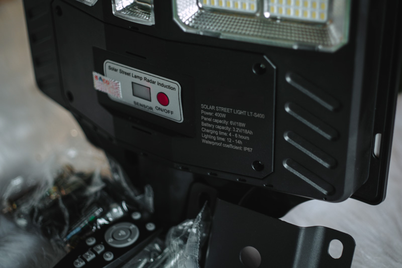 Thống số đèn đường năng lượng mặt trời 400w