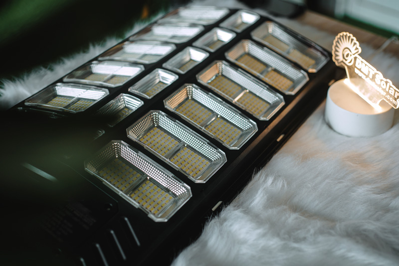 LED SMD đ&egrave;n liền thể chữ V năng lượng mặt trời