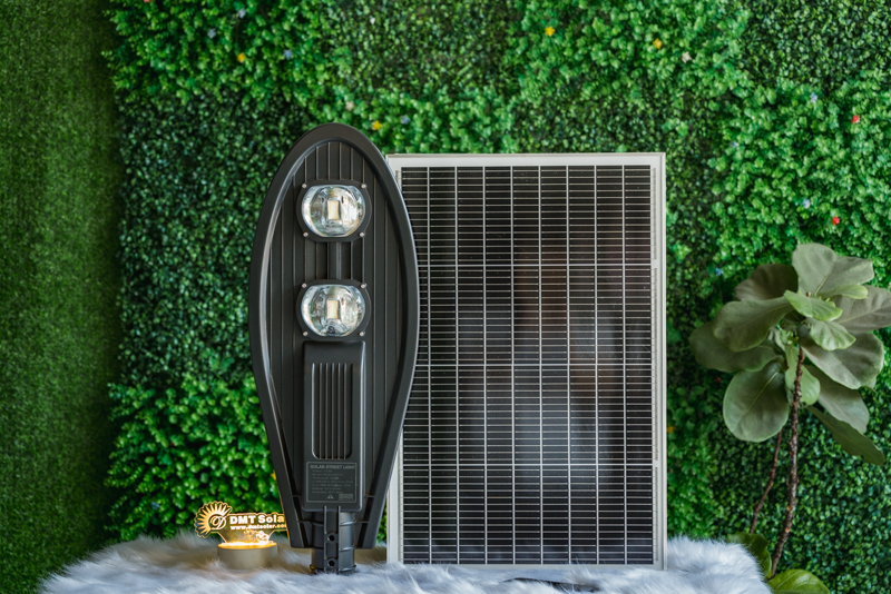 Đ&egrave;n đường năng lượng mặt trời chiếc l&aacute; 100W