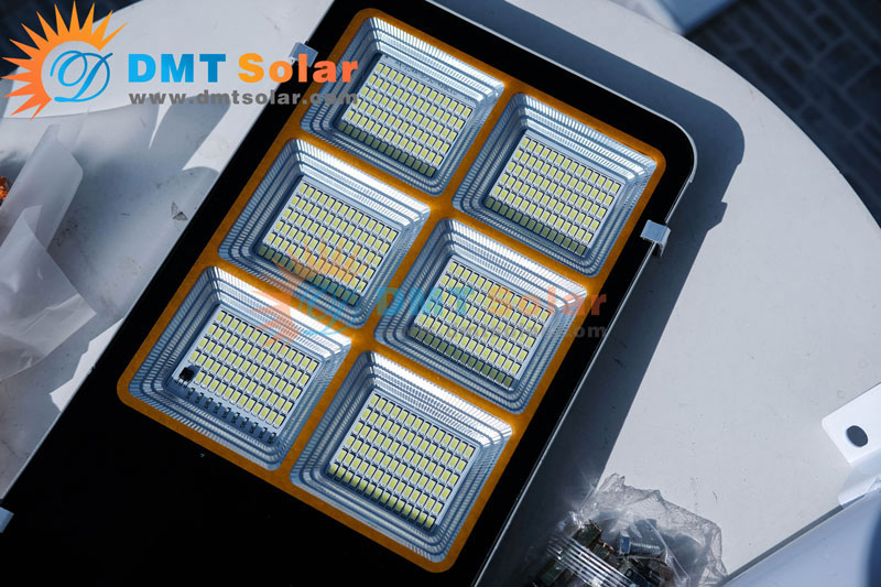 Led Đ&egrave;n đường năng lượng mặt trời 300W