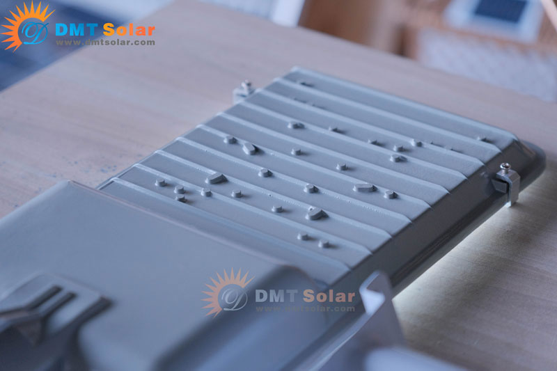 Th&acirc;n vỏ Đ&egrave;n đường năng lượng mặt trời 300W