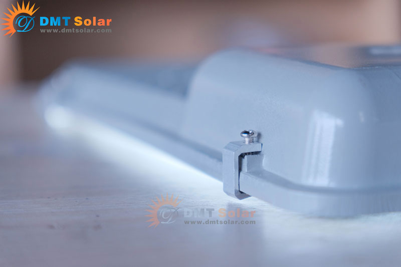 Ốc kho&aacute; Đ&egrave;n đường năng lượng mặt trời 300W