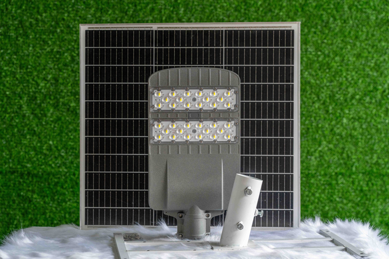 Đ&egrave;n đường năng lượng mặt trời 80W cho đường n&ocirc;ng th&ocirc;n