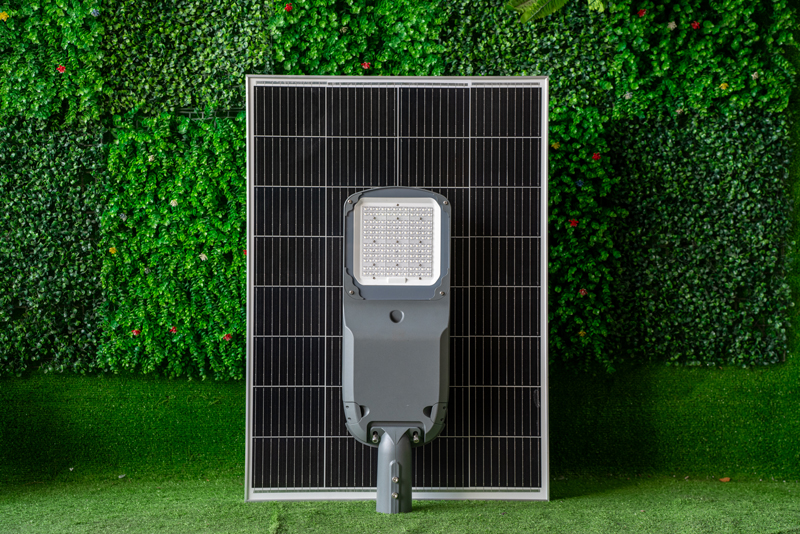 đèn đường năng lượng mặt trời 80w lắp ráp