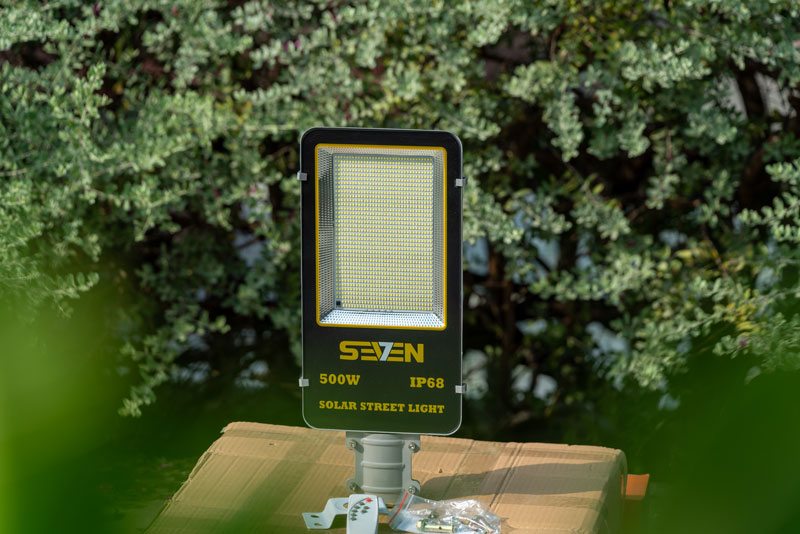 Đèn đường led năng lượng mặt trời 500w thương hiệu seven