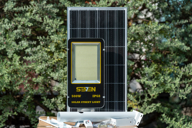 Bộ sản phẩm đèn đường năng lượng 500w thương hiệu seven