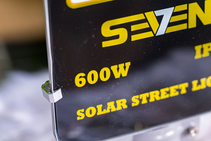 Đèn đường năng lượng mặt trời 600w