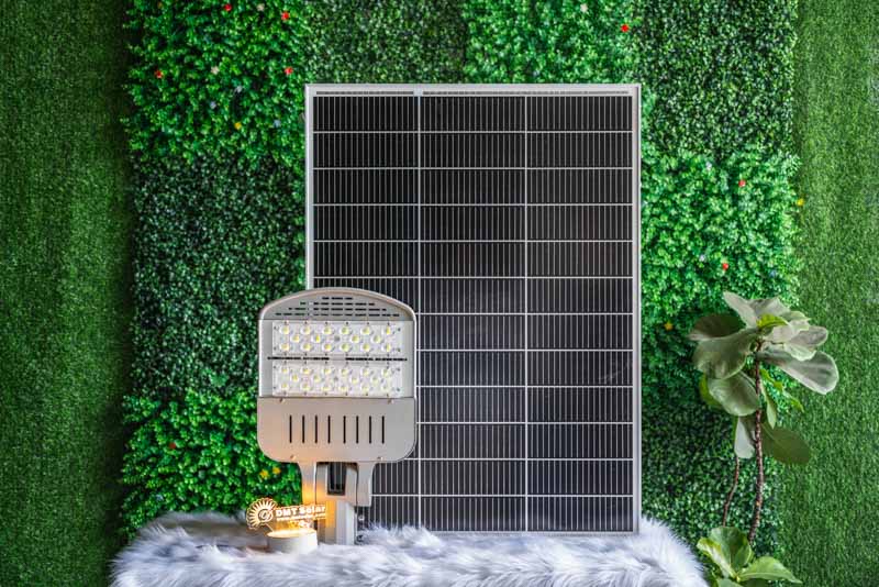 Đèn năng lượng mặt trời công trình 50w chuẩn quatest