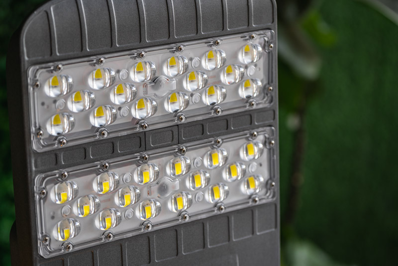 B&oacute;ng đ&egrave;n led năng lượng mặt trời c&ocirc;ng tr&igrave;nh si&ecirc;u s&aacute;ng