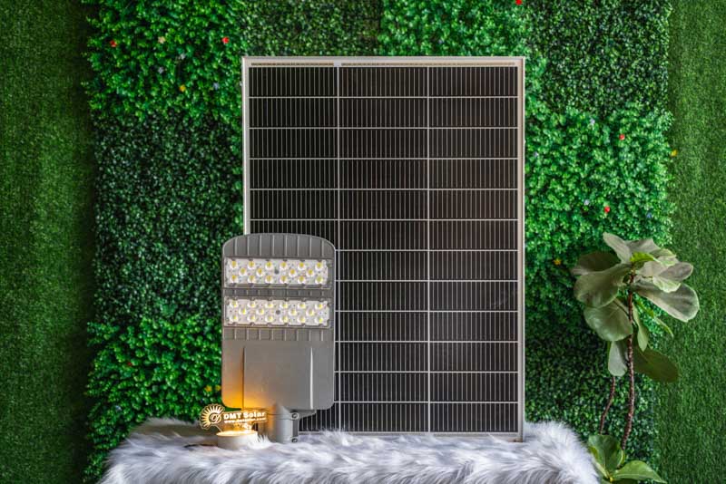 Đ&egrave;n năng lượng mặt trời c&ocirc;ng tr&igrave;nh 60W Seven DM31
