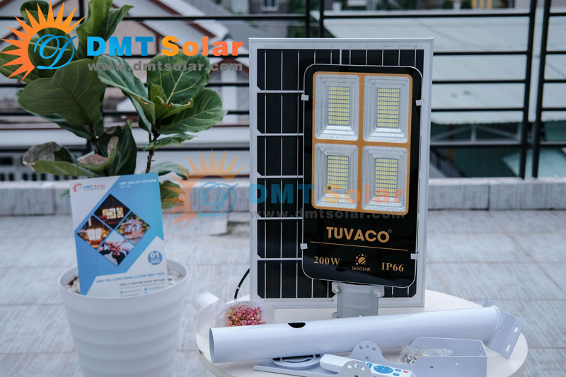 Đèn đường năng lượng mặt trời 200W Tuvaco
