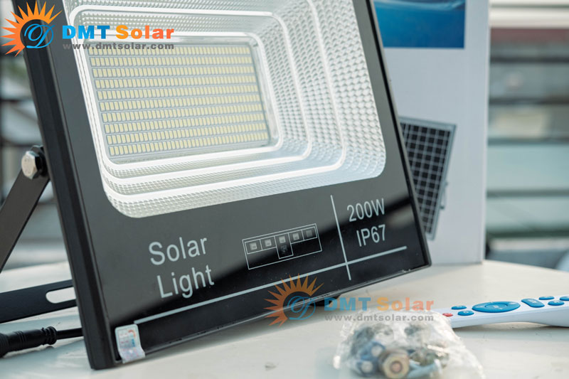 Đèn pha năng lượng mặt trời solar light