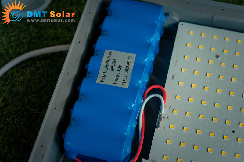 Pin lưu trữ đèn pha năng lượng mặt trời