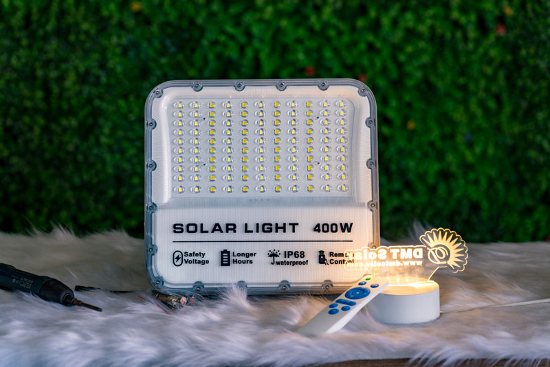 Đèn pha led năng lượng mặt trời 400W