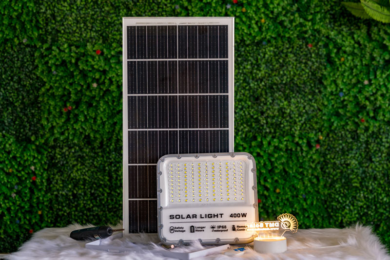 Đèn pha năng lượng mặt trời 400w