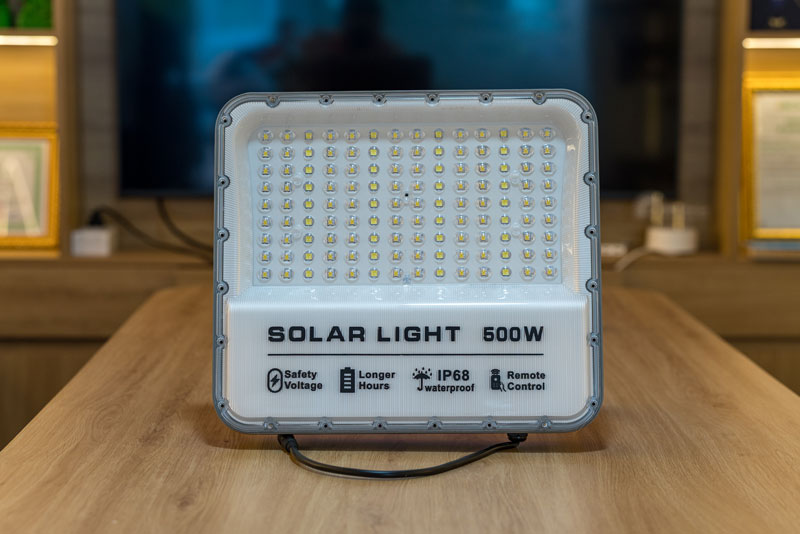 Đèn năng lượng mặt trời 500w