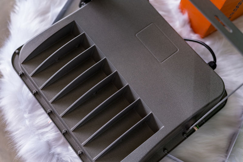 Đèn pha 600w công suất lớn được thiết kế rãnh phay tản nhiệt