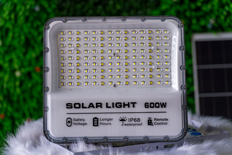 Đèn pha led 600w