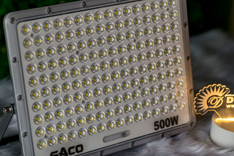 Mặt kính chống chói đèn năng lượng mặt trời 500w