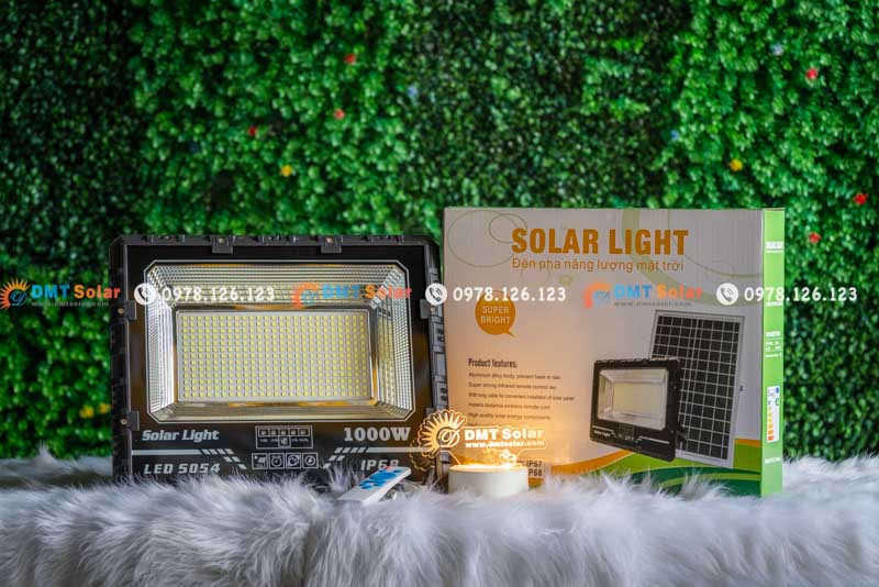 Đ&egrave;n pha năng lượng mặt trời 1000W P1000D sử dụng pin mới 100% 