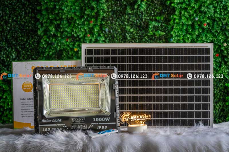 Mẫu đ&egrave;n pha led năng lượng mặt trời 1000W P1000D chất lượng