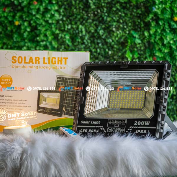 Đèn pha led năng lượng mặt trời 200W P200D (NEW)