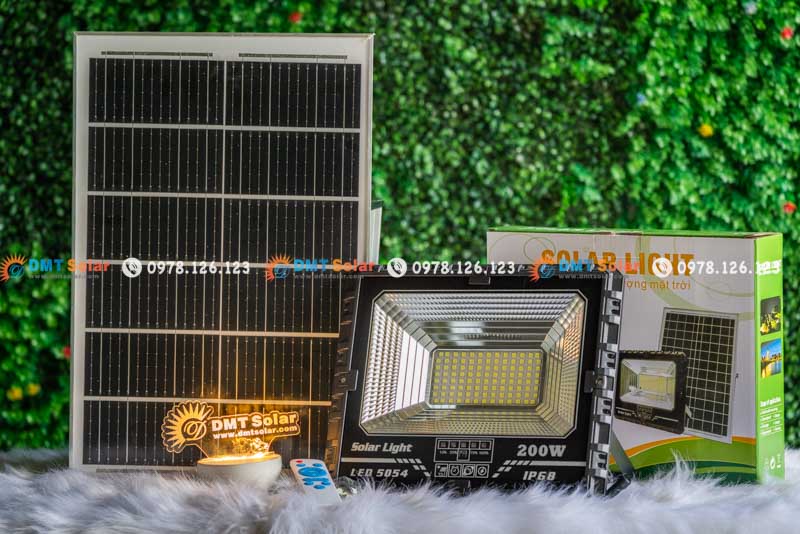 Đ&egrave;n pha led năng lượng mặt trời 200W P200D