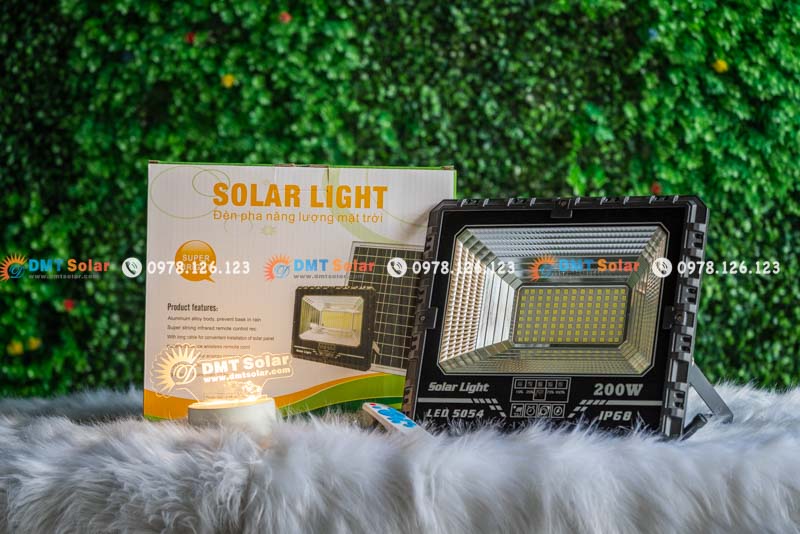  Ứng dụng của đ&egrave;n pha năng lượng mặt trời 200W