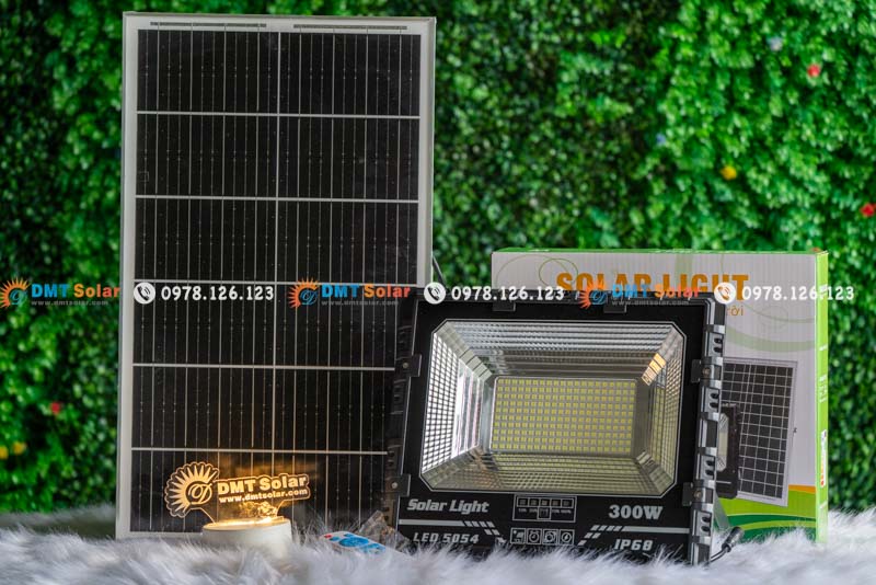 Đ&egrave;n pha led năng lượng mặt trời 300W P300D (NEW)