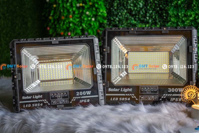 Đ&egrave;n pha led năng lượng mặt trời 300W P300D dễ lắp đặt