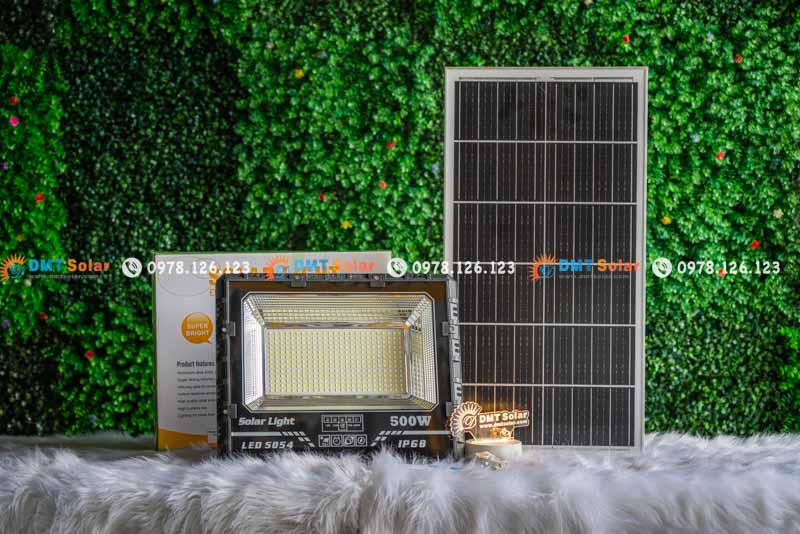Mẫu đ&egrave;n pha led năng lượng mặt trời 500W P500D 