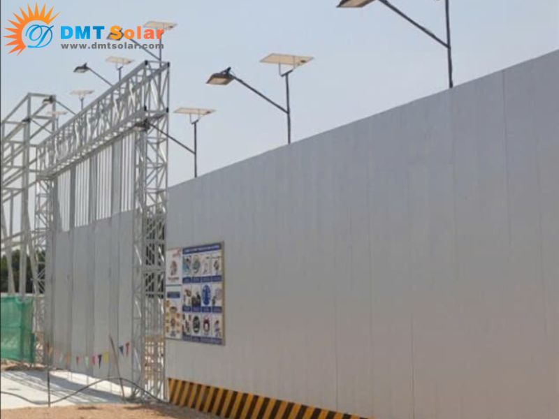 trụ đ&egrave;n chiếu s&aacute;ng năng lượng mặt trời