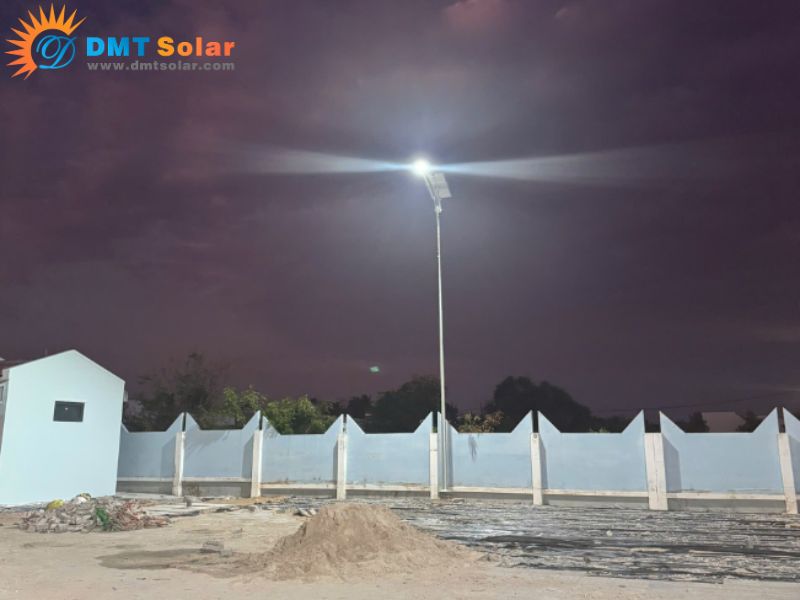 Mua trụ đ&egrave;n năng lượng mặt trời tại DMT Solar