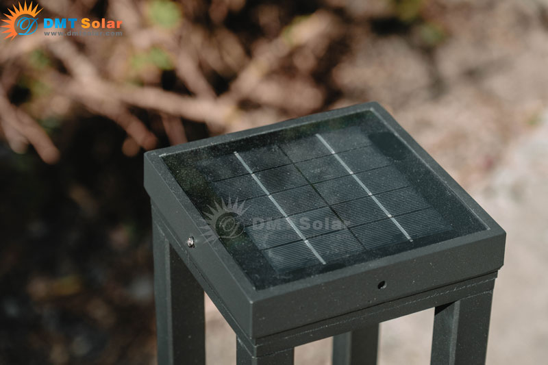 Tấm pin đèn năng lượng mặt trời trụ sân vườn
