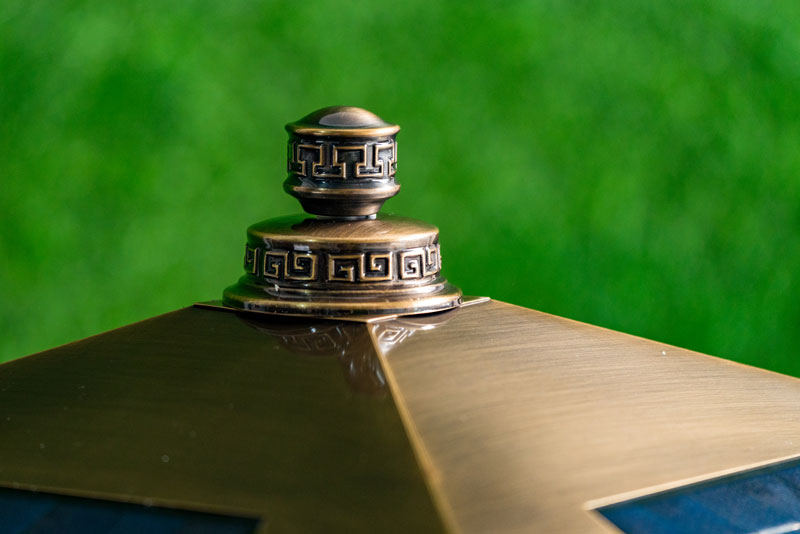 Đ&egrave;n trụ cổng bằng đồng