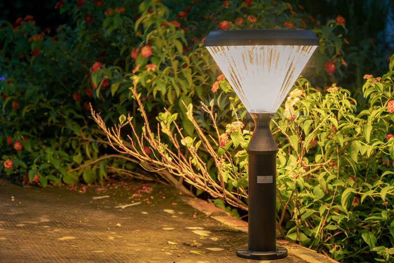 đèn led trụ sân năng lượng mặt trời