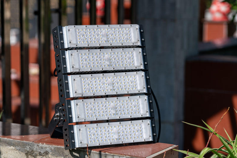 Đèn pha led module 250w với 5 module 