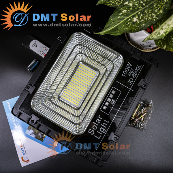 Giá đèn led pha năng lượng mặt trời solar light 100W JD-8800L