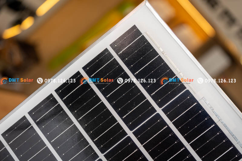Quạt treo tường năng lượng mặt trời cao cấp